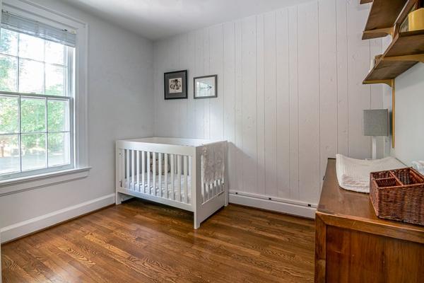 crib for small nursery